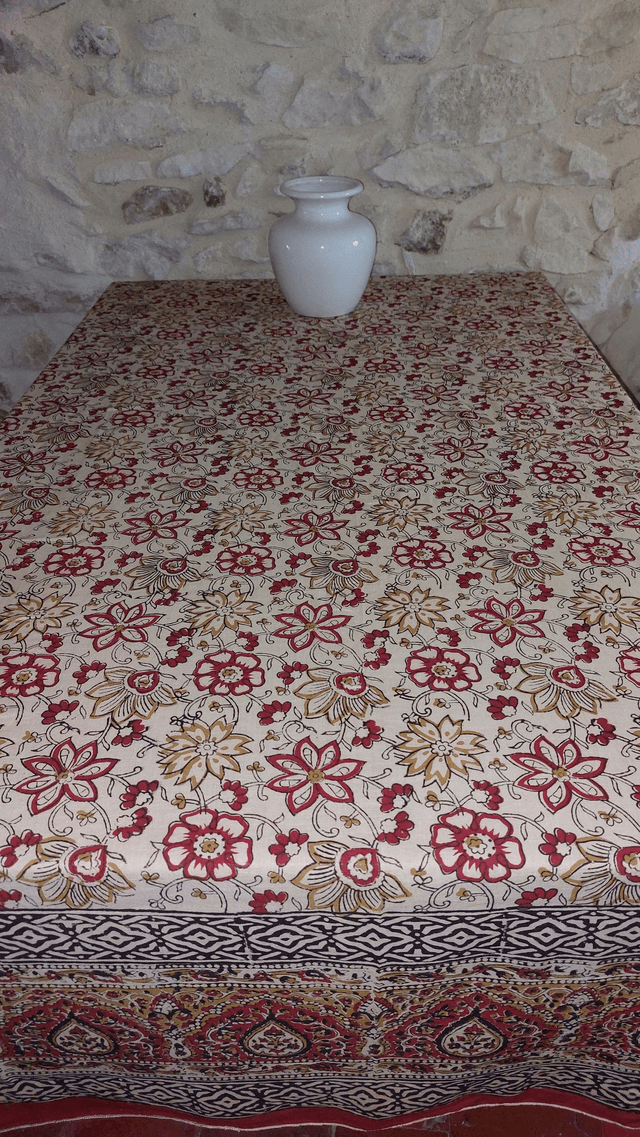 Grand châle - Coton voile - Teintures naturelles et impression artisanale - Motif floral beige, rouge, noir - Slow fashion - Femme éthique