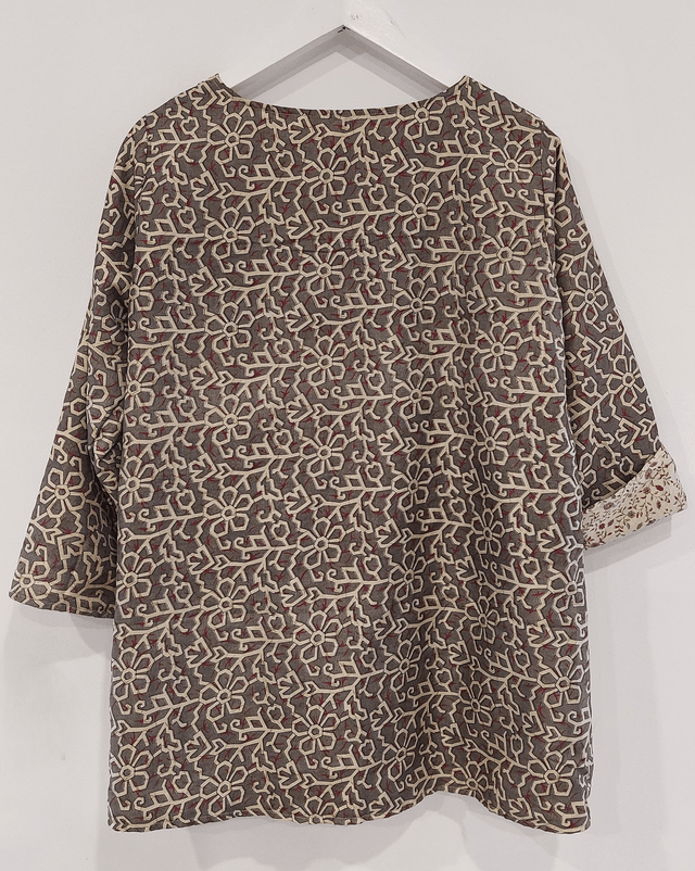 Kimono femme réversible sari recyclé, unique, confectionnée à la main dans les villages indiens, beige, rouge, marron,  