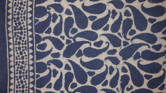 Paréo de plage en coton voile indien imprimé à la main – Motif pétales - Bleu et blanc - Teinture naturelle indigo – Étole & châle bohème 