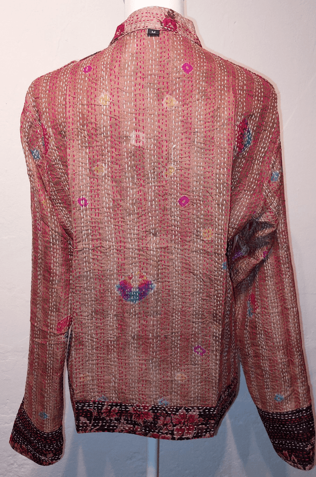 Veste femme réversible sari recyclé et Kantha, unique, confectionnée à la main dans les villages indiens, rose, rouge, marron