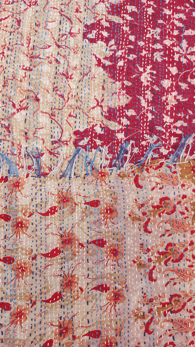Châle femme réversible sari surcyclé et Kantha, unique, confectionnée à la main dans les villages indiens, rose, rouge