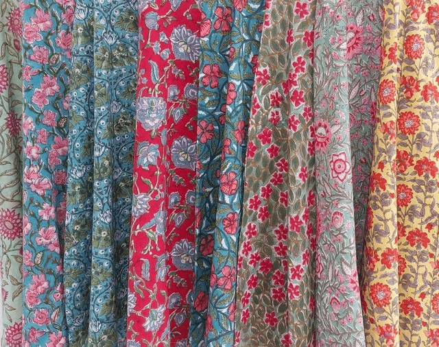 Jupe d'été mi-longue - Coton voile léger – Imprimé Block Print Artisanal – Motif floral rouge sur bleu – Slow fashion femme 