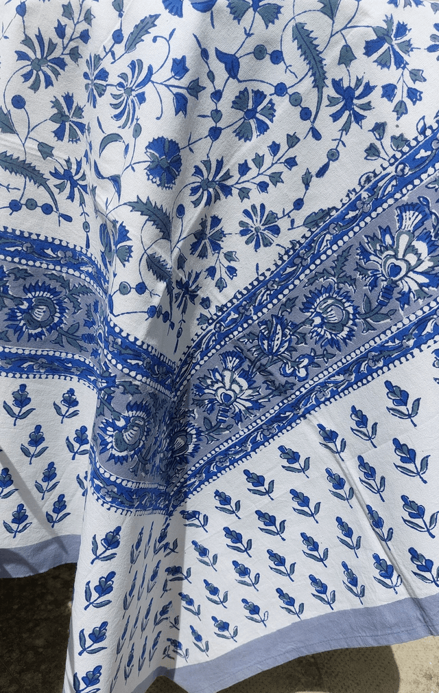 Nappe carrée 150cm imprimée à la main, coton, impression florale bleu et gris sur blanc