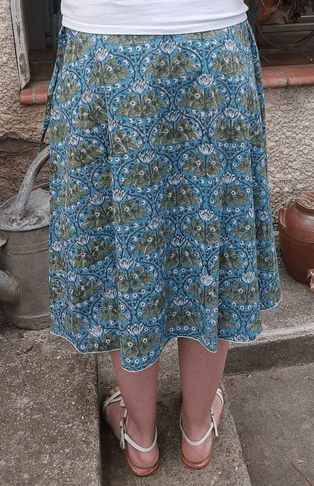 Jupe d'été mi-longue - Coton voile léger – Imprimé Block Print Artisanal – Motif floral blanc et vert sur bleu – Slow fashion femme 