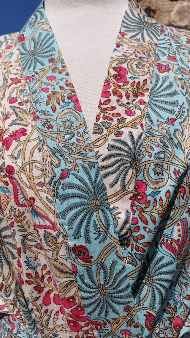Robe kimono longue en coton, peignoir, robe de chambre, motif floral et papillons blanc, bleu, rose, L.120cm   