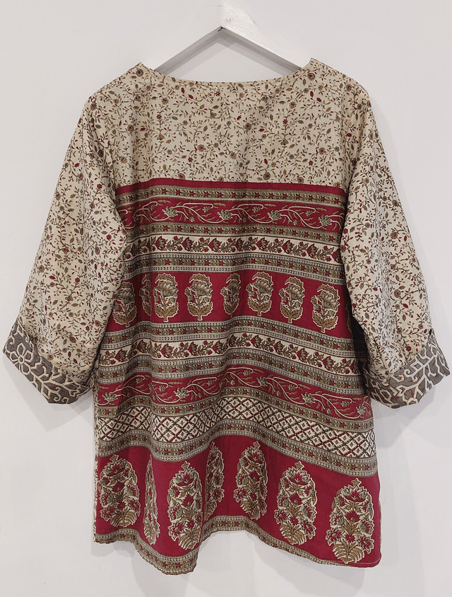 Kimono femme réversible sari recyclé, unique, confectionnée à la main dans les villages indiens, beige, rouge, marron,  