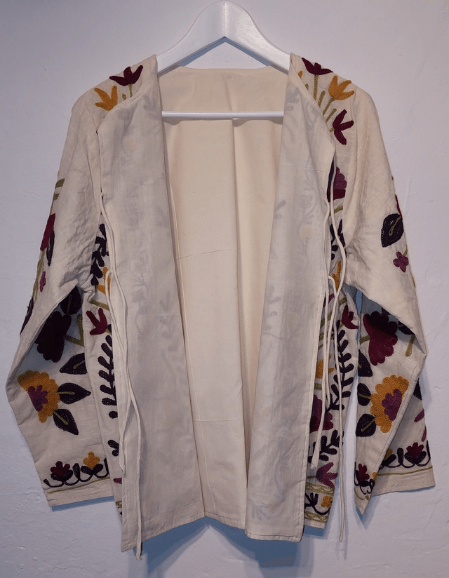 Veste d'été brodée Suzani, confectionnée à la main en coton flammé naturel