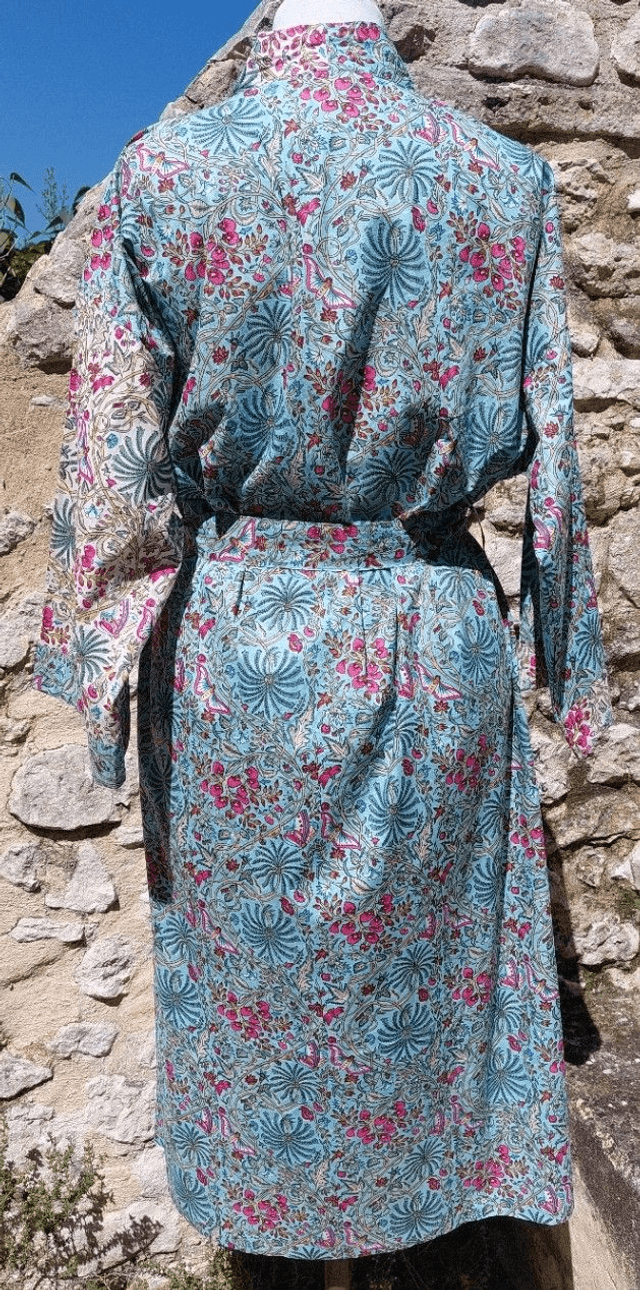 Robe kimono longue en coton, peignoir, robe de chambre, motif floral et papillons blanc, bleu, rose, L.120cm   