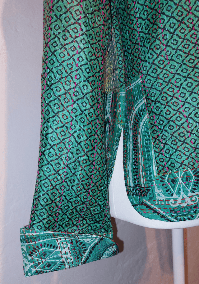Veste femme reversible sari recyclé et Kantha, unique, confectionnée à la main dans les villages indiens, bleu, vert, turquoise