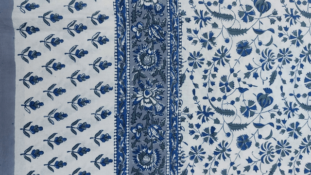 Nappe carrée 150cm imprimée à la main, coton, impression florale bleu et gris sur blanc