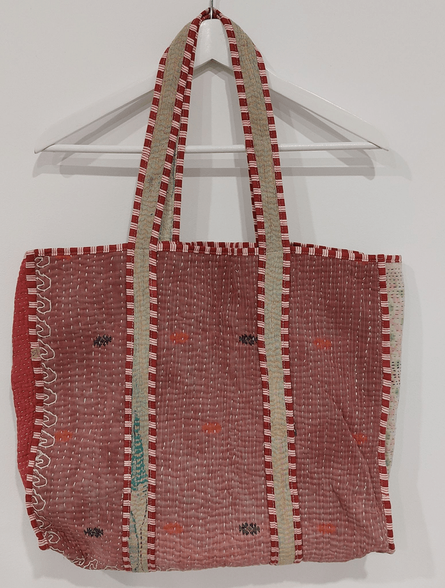Sac kantha vintage recyclé, cabas réversible en tissu brodé fait main, pièce unique éthique et bohème