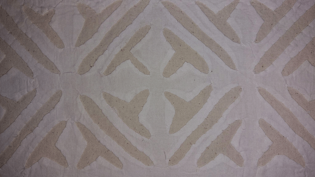 Coussin cutwork - Elégant en broderie ajourée  - Confectionné à la main – Artisanat raffiné pour une touche chic et chaleureuse