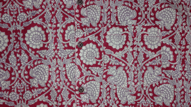 Chemise d'été homme manches courtes, coton léger, motif floral ivoire sur rouge