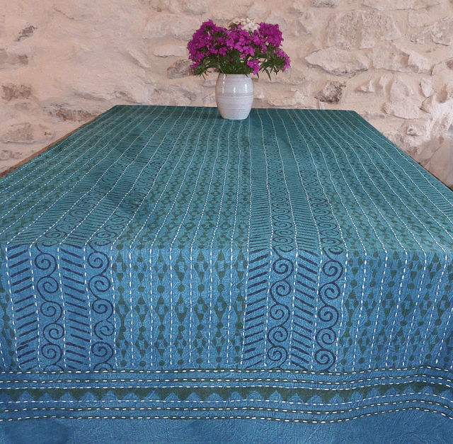 Nappe, jeté,  tissu d'ameublement brodé Kantha et imprimé à la main au blockprint, coton, teintures naturelles