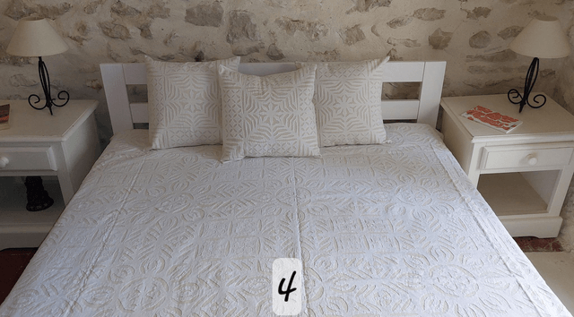 Couvre-lit double - Cutwork - Elégant en broderie ajourée  - Confectionné à la main – Artisanat raffiné pour une chambre chaleureuse 