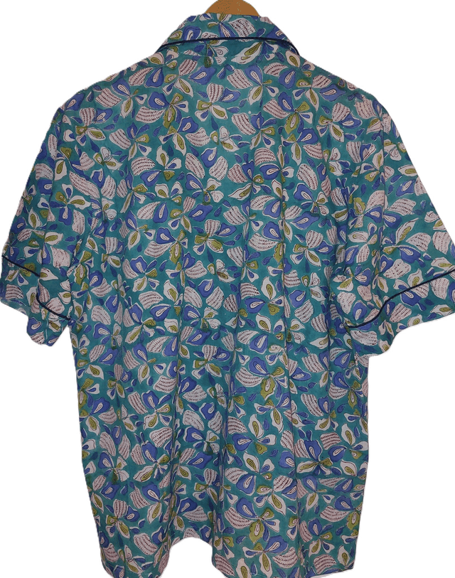 Pyjama court en coton indien – Imprimé floral artisanal – Fait main - Slow fashion - Bleu et blanc sur vert