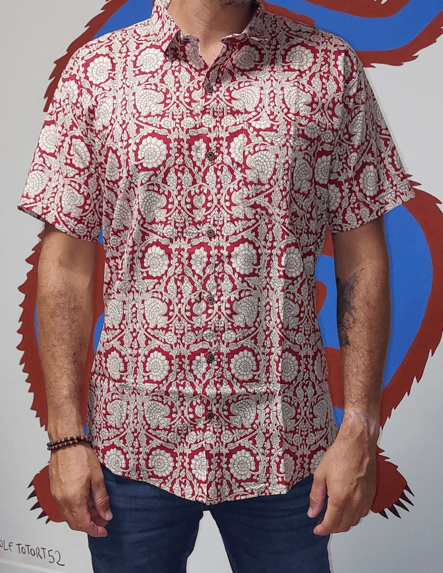 Chemise d'été homme manches courtes, coton léger, motif floral ivoire sur rouge