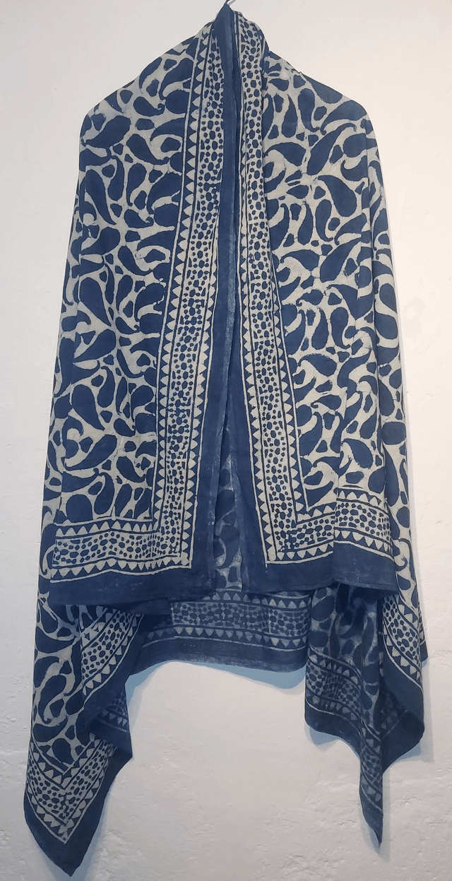 Paréo de plage en coton voile indien imprimé à la main – Motif pétales - Bleu et blanc - Teinture naturelle indigo – Étole & châle bohème 