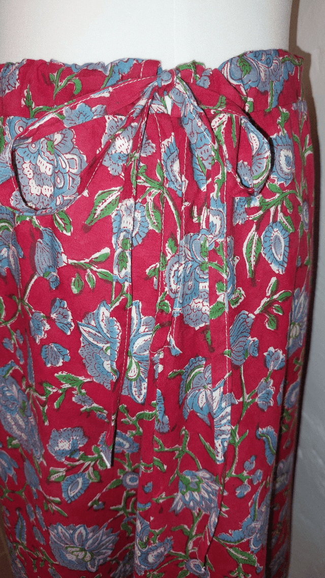 Jupe d'été mi-longue - Coton voile léger – Imprimé Block Print Artisanal – Motif floral bleu sur rouge – Slow fashion femme 
