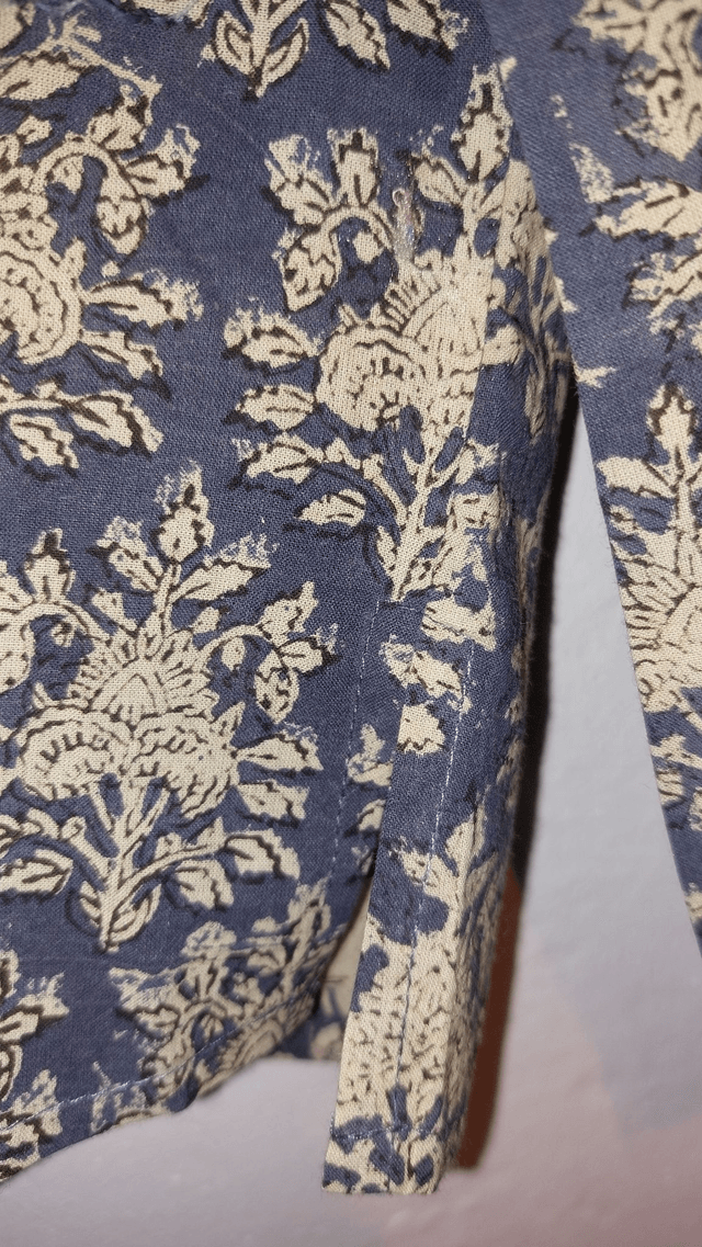 Top femme - Coton imprimé à la main - Manches bouffantes - Petits pompons - Motif floral bleu 