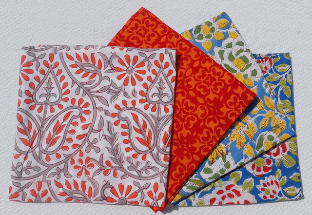 Housses de coussin artisanale en coton – Motifs floraux éclatants - Imprimé à la main en Inde (40x40 cm)