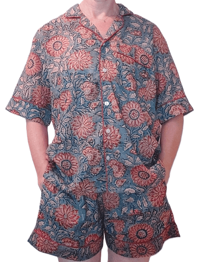 Pyjama court en coton indien – Imprimé floral artisanal – Fait main - Slow fashion - Rose sur bleu doux