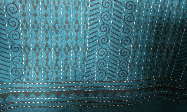 Nappe, jeté,  tissu d'ameublement brodé Kantha et imprimé à la main au blockprint, coton, teintures naturelles