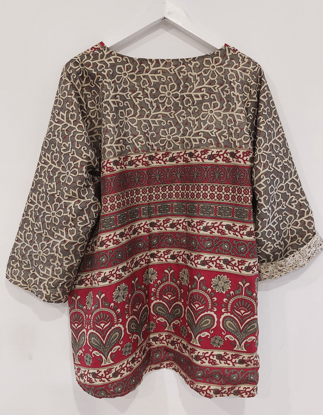 Kimono femme réversible sari recyclé, unique, confectionnée à la main dans les villages indiens, beige, rouge, marron