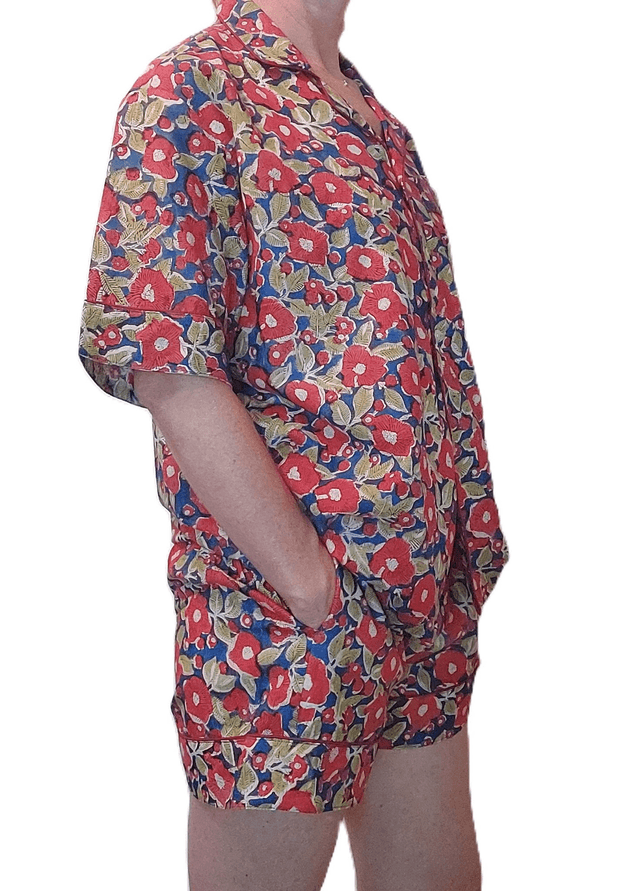 Pyjama court en coton indien – Imprimé floral artisanal – Fait main - Slow fashion - Rouge et vert sur bleu