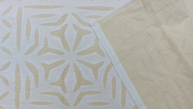 Chemin de table - Cutwork - Elégant en broderie ajourée  - Confectionné à la main – Artisanat raffiné pour une touche chaleureuse  