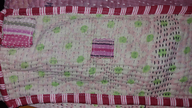 Sac kantha vintage recyclé, cabas réversible en tissu brodé fait main, pièce unique éthique et bohème