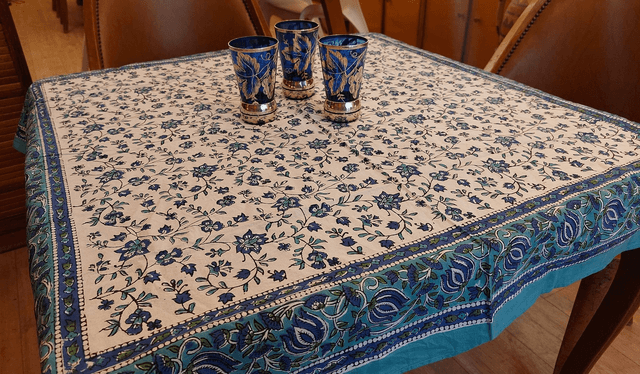 Nappe carrée 100cm imprimée à la main, coton, motif floral bleu, turquoise et vert