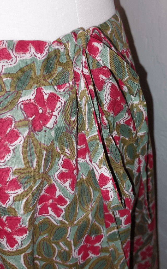 Jupe d'été mi-longue - Coton voile léger – Imprimé Block Print Artisanal – Motif floral rouge sur vert – Slow fashion femme 