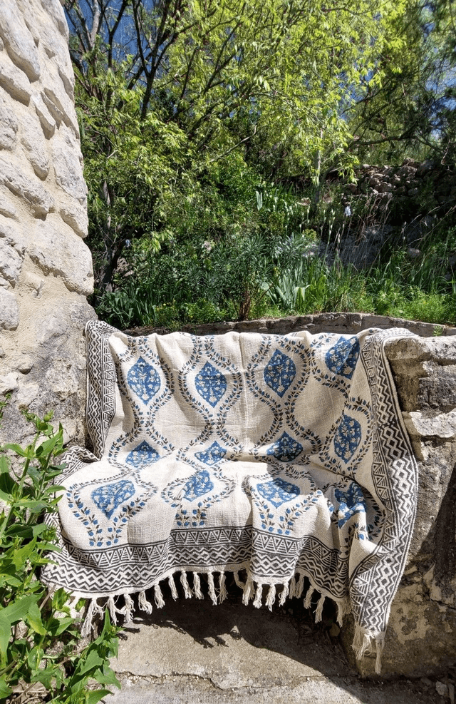Jeté, plaid naturel en coton tissé et imprimé à la main avec teintures naturelles