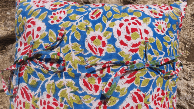 Housses de coussin artisanale en coton – Motifs floraux éclatants - Imprimé à la main en Inde (40x40 cm)