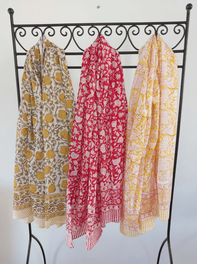 Paréo de plage en coton voile indien imprimé à la main – Motif floral rouge et blanc – Étole & châle bohème 