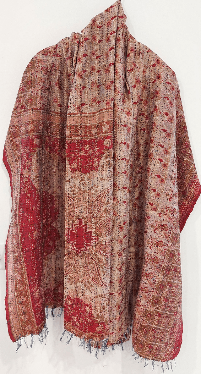 Châle femme réversible sari surcyclé et Kantha, unique, confectionnée à la main dans les villages indiens, rose, rouge