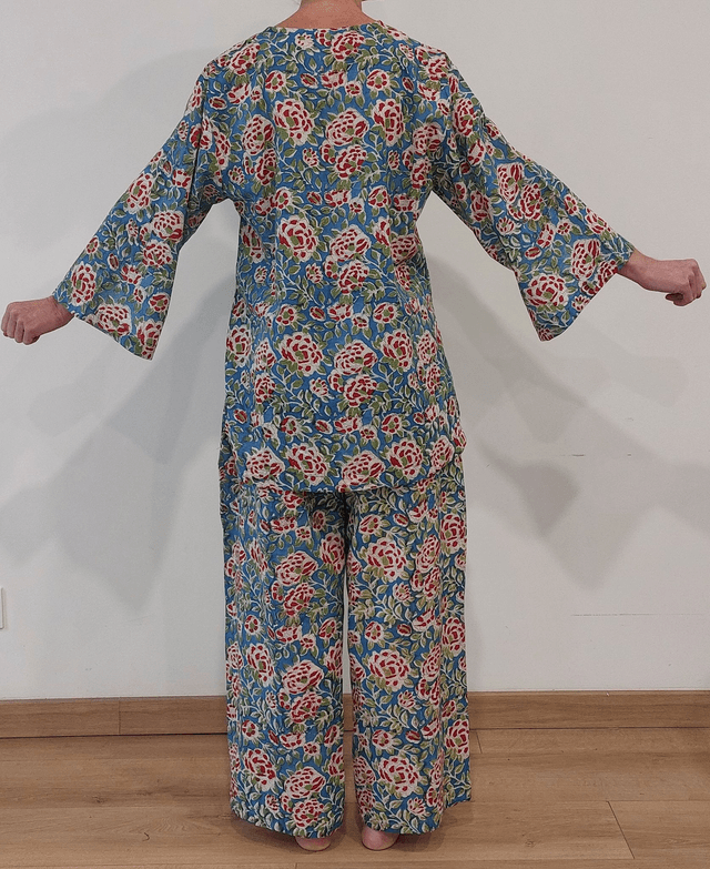 Pyjama  femme en coton léger – imprimé floral rouge et bleu -  fait main – ensemble été confortable – cadeau artisanal