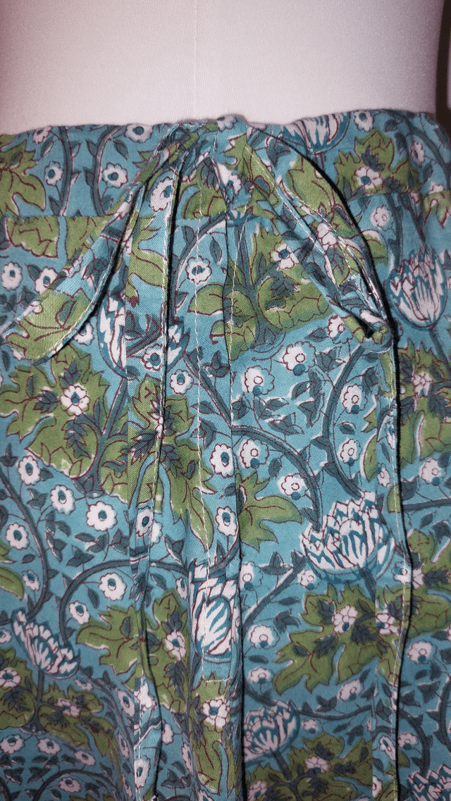 Jupe d'été mi-longue - Coton voile léger – Imprimé Block Print Artisanal – Motif floral blanc et vert sur bleu – Slow fashion femme 