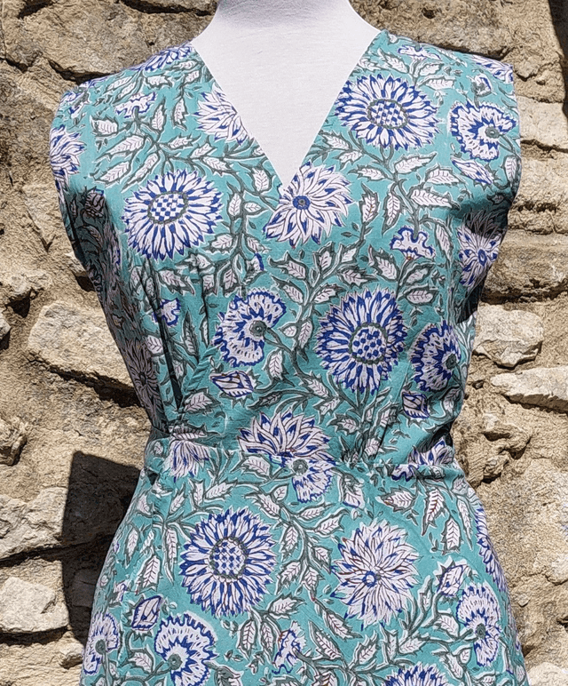 Robe portefeuille longue sans manches en coton voile léger imprimé à la main au block print bleu, vert et blanc, taille unique 