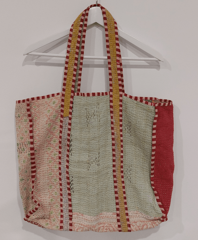 Sac kantha vintage recyclé, cabas réversible en tissu brodé fait main, pièce unique éthique et bohème